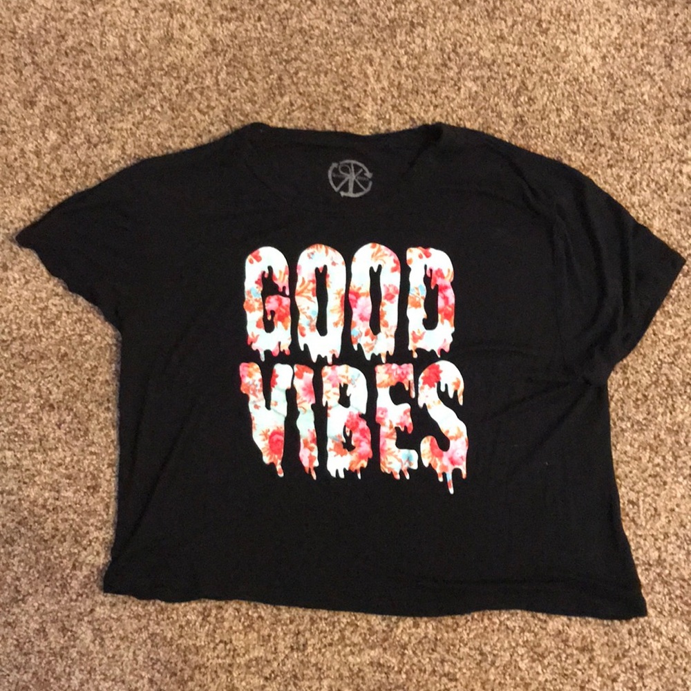 Floral “Good Vibes” cropped tee